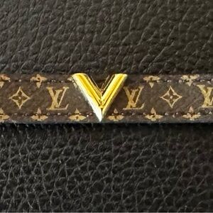 Louis Vuitton Brown and Gold Monogram Bracelet. Essential V 17. Sz 7-7.5.